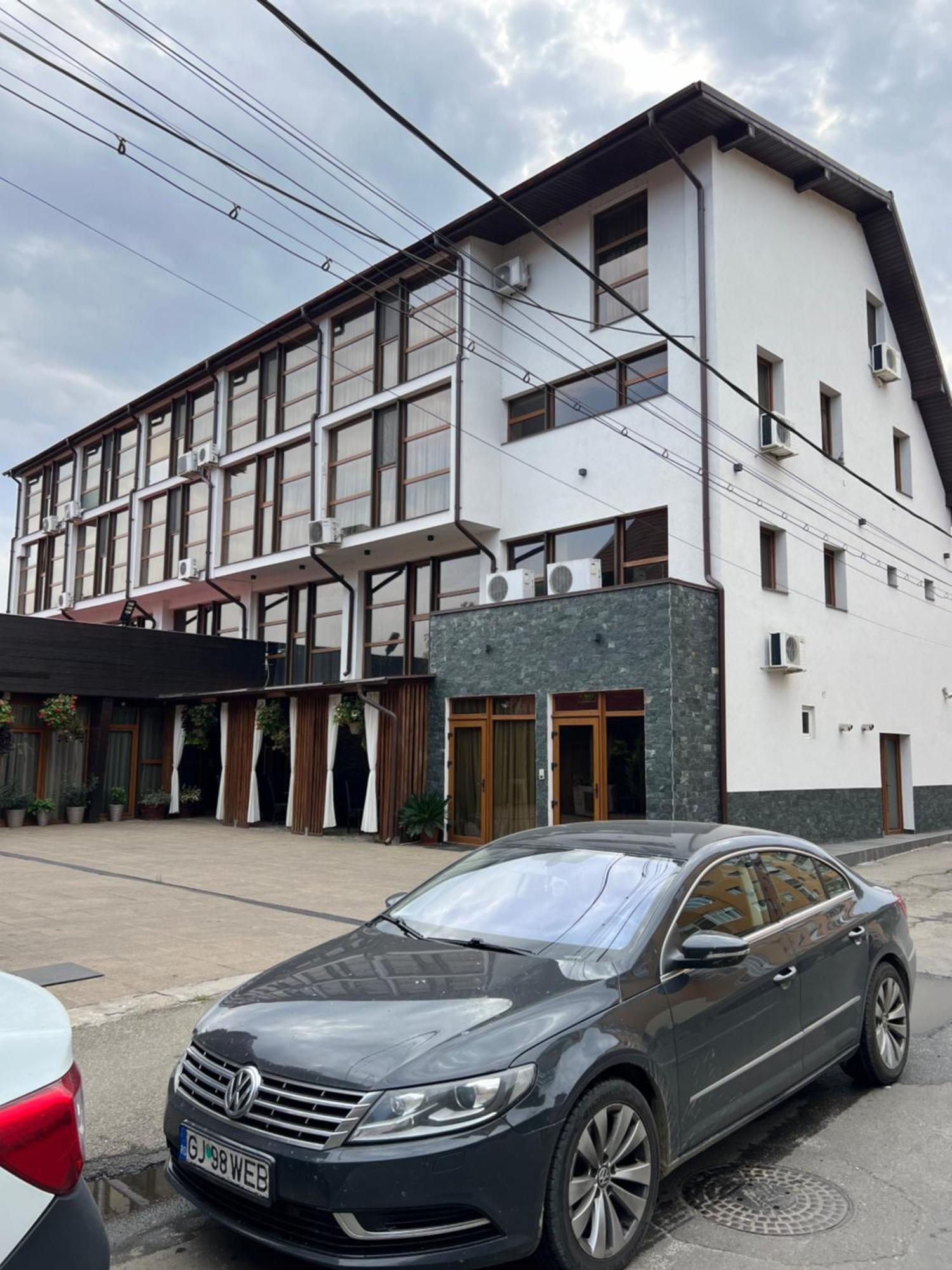 Hotel Palace Targu Jiu Luaran gambar