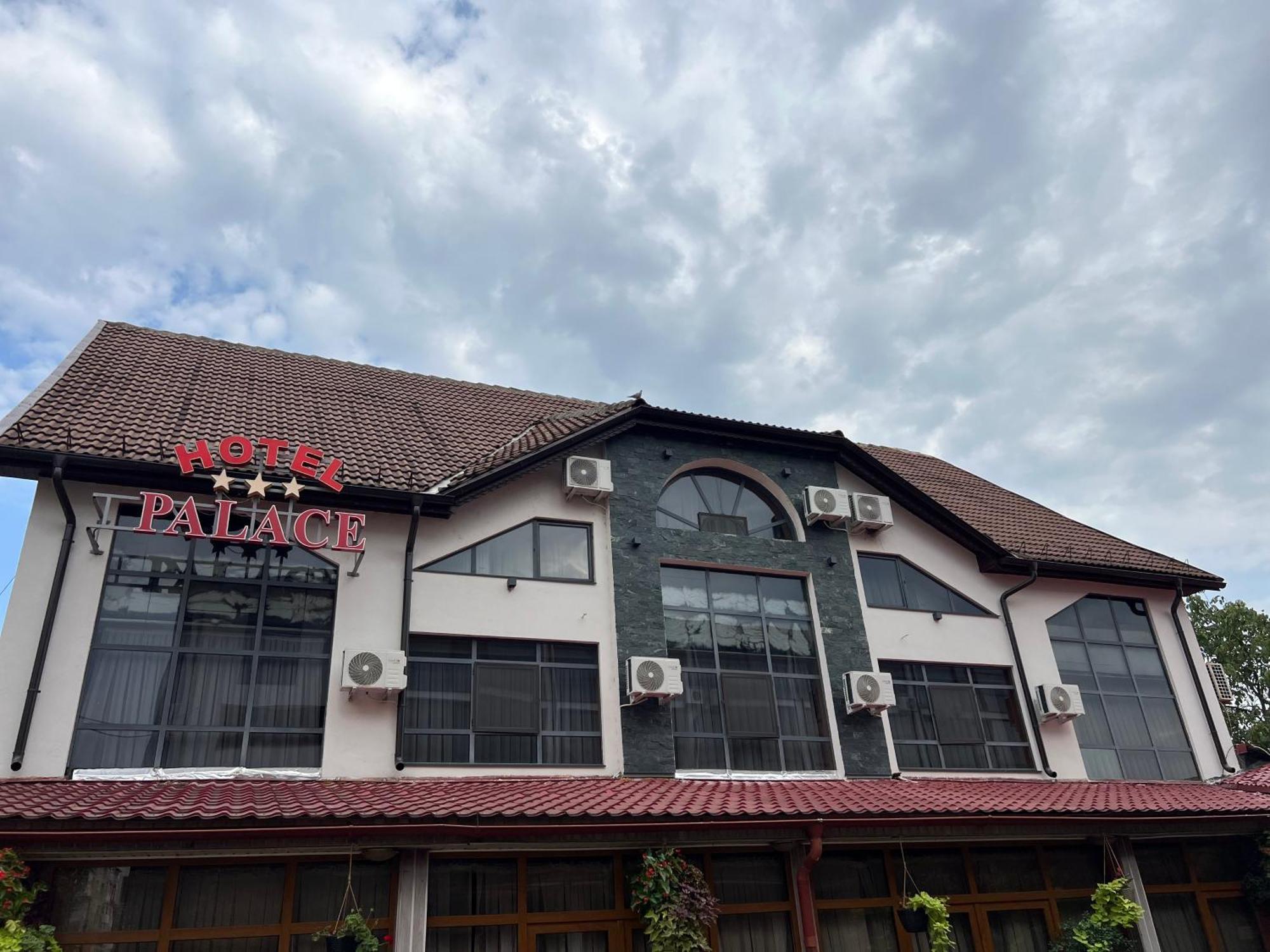 Hotel Palace Targu Jiu Luaran gambar