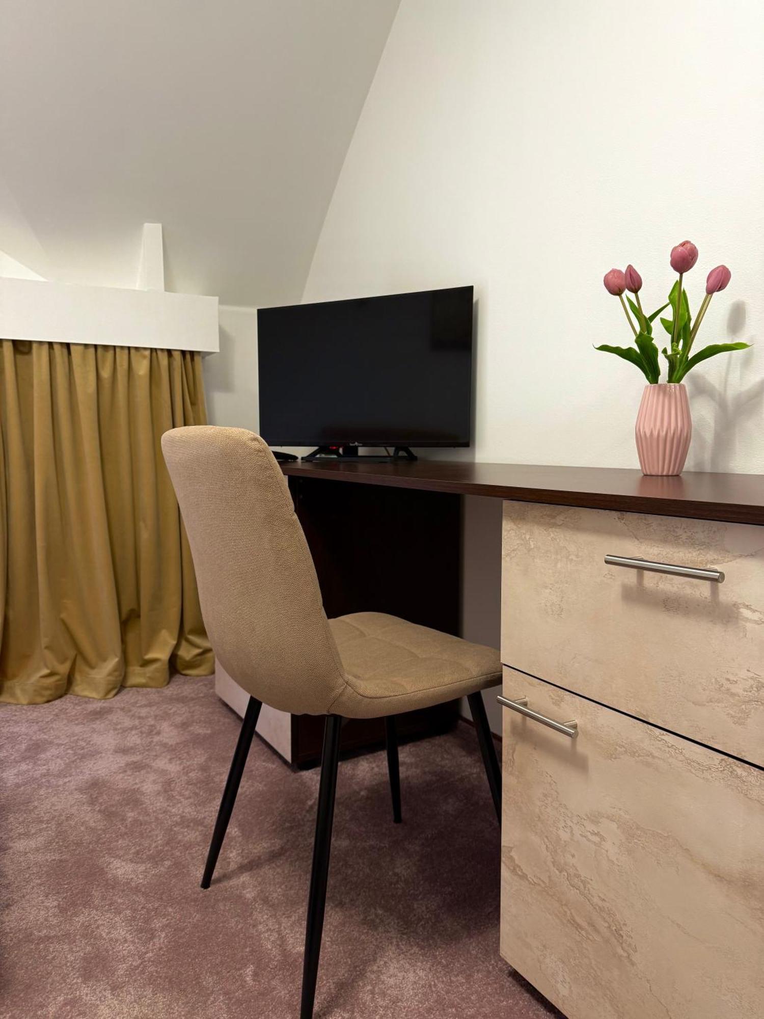 Hotel Palace Targu Jiu Luaran gambar