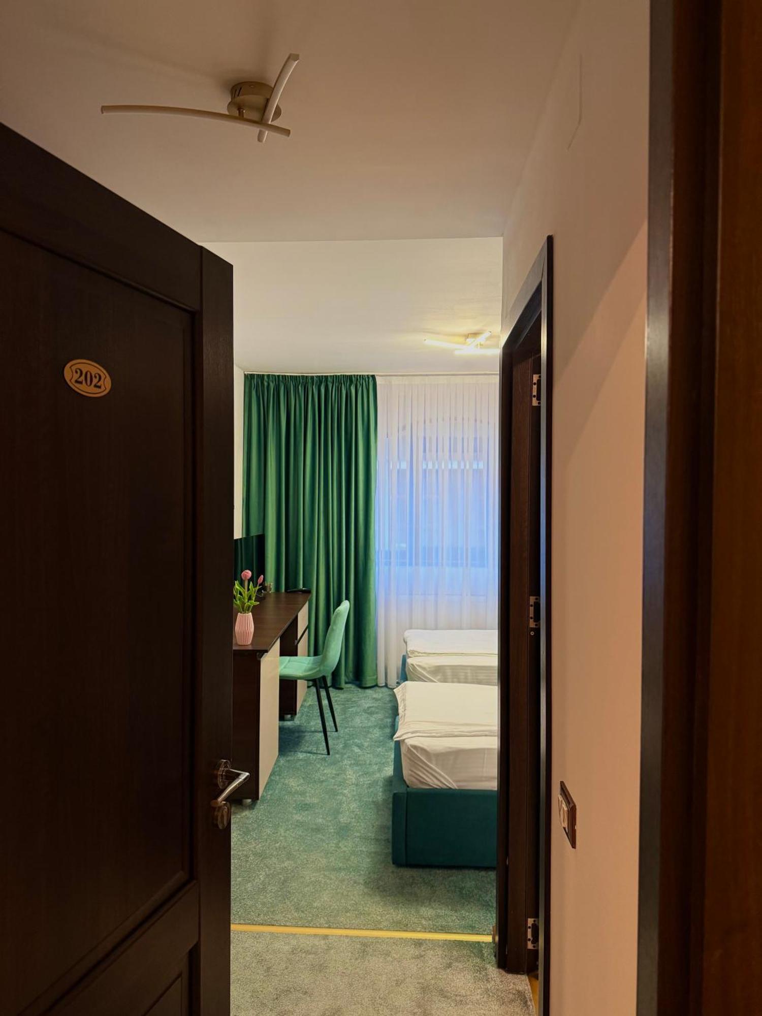 Hotel Palace Targu Jiu Luaran gambar