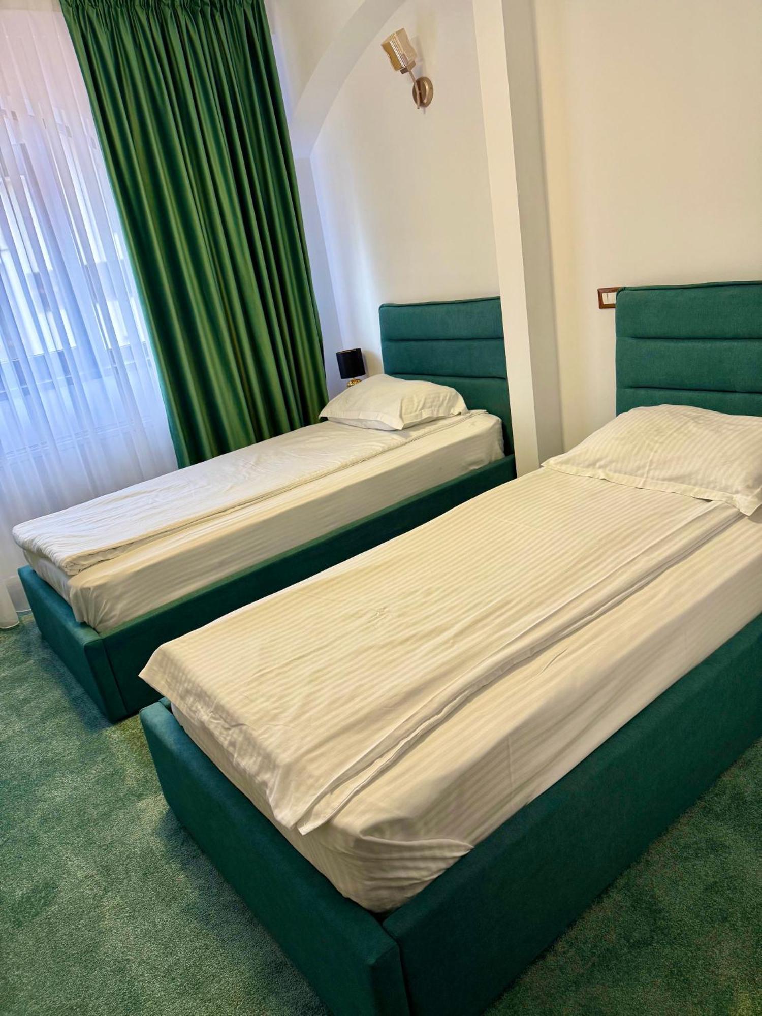 Hotel Palace Targu Jiu Luaran gambar