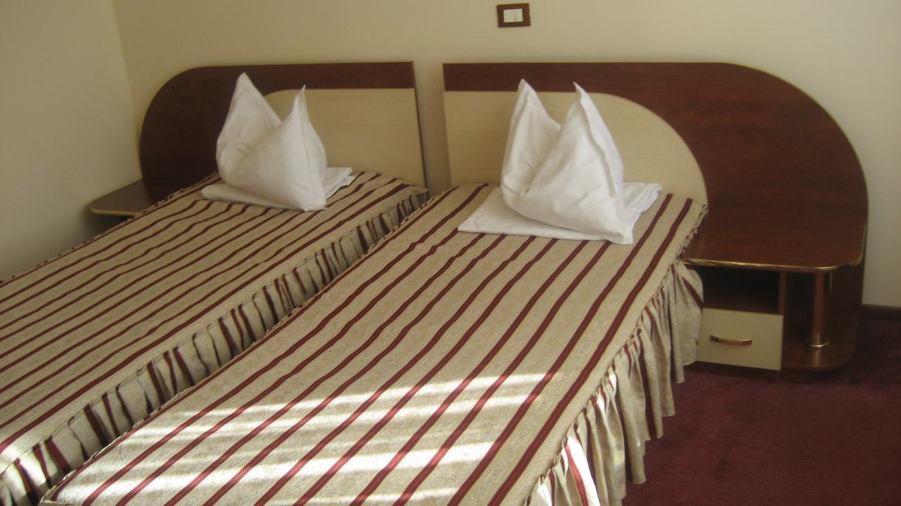 Hotel Palace Targu Jiu Luaran gambar