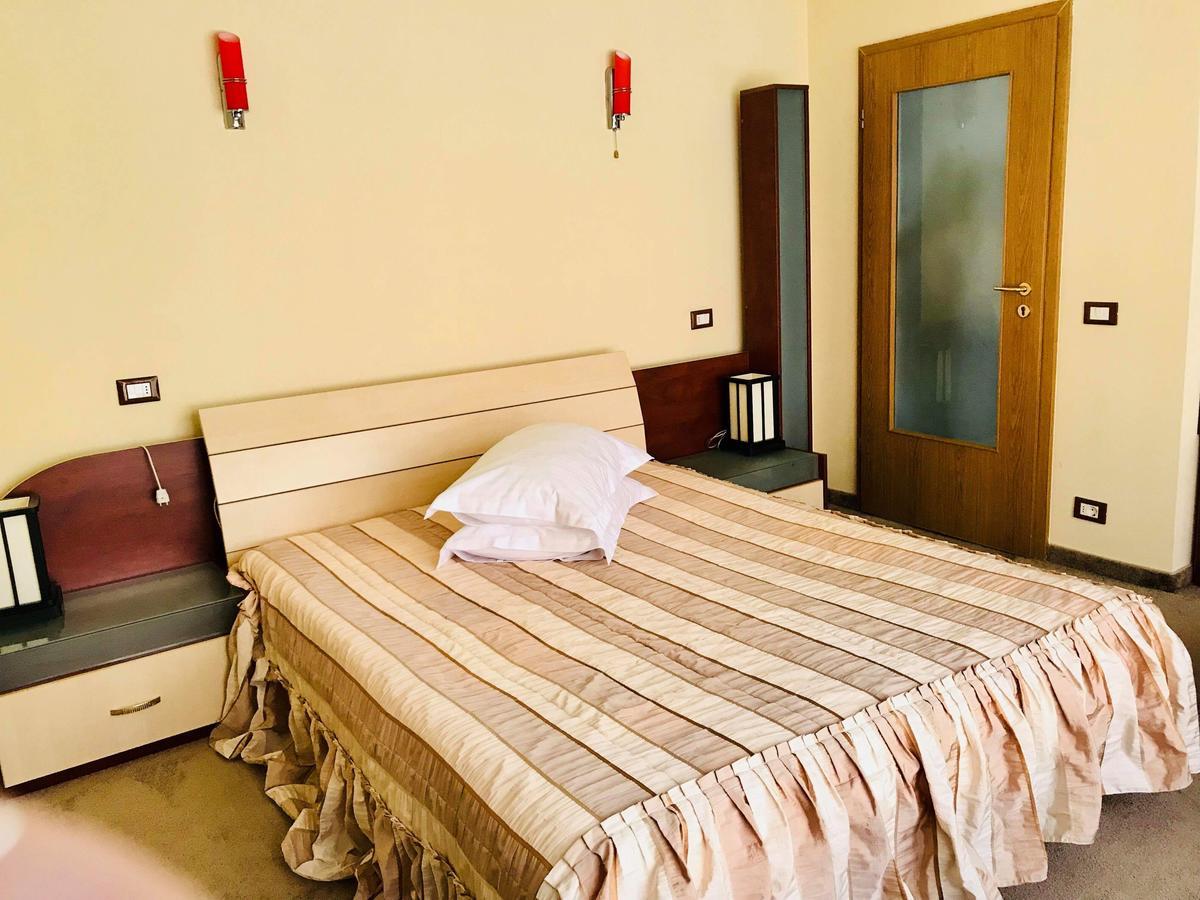 Hotel Palace Targu Jiu Luaran gambar